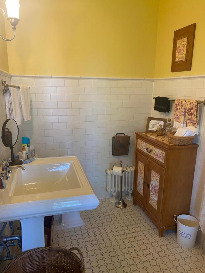 Montrose Inn Belleville Eksteriør bilde