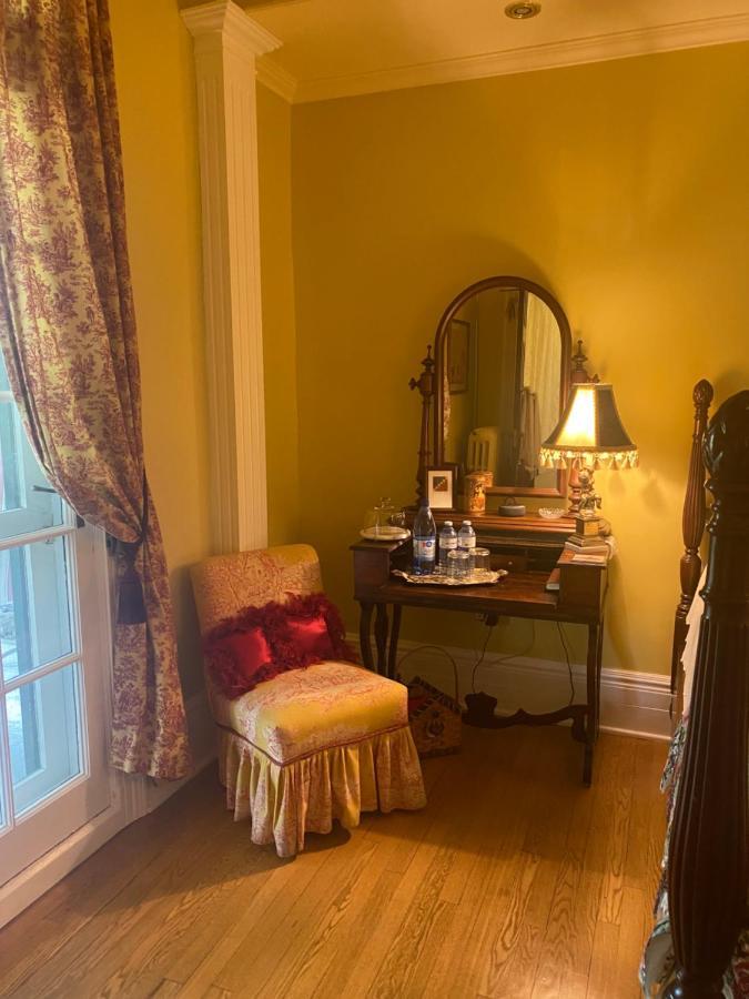 Montrose Inn Belleville Eksteriør bilde