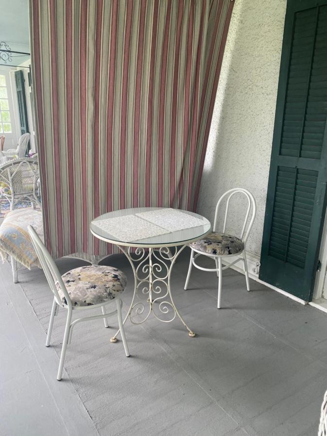 Montrose Inn Belleville Eksteriør bilde