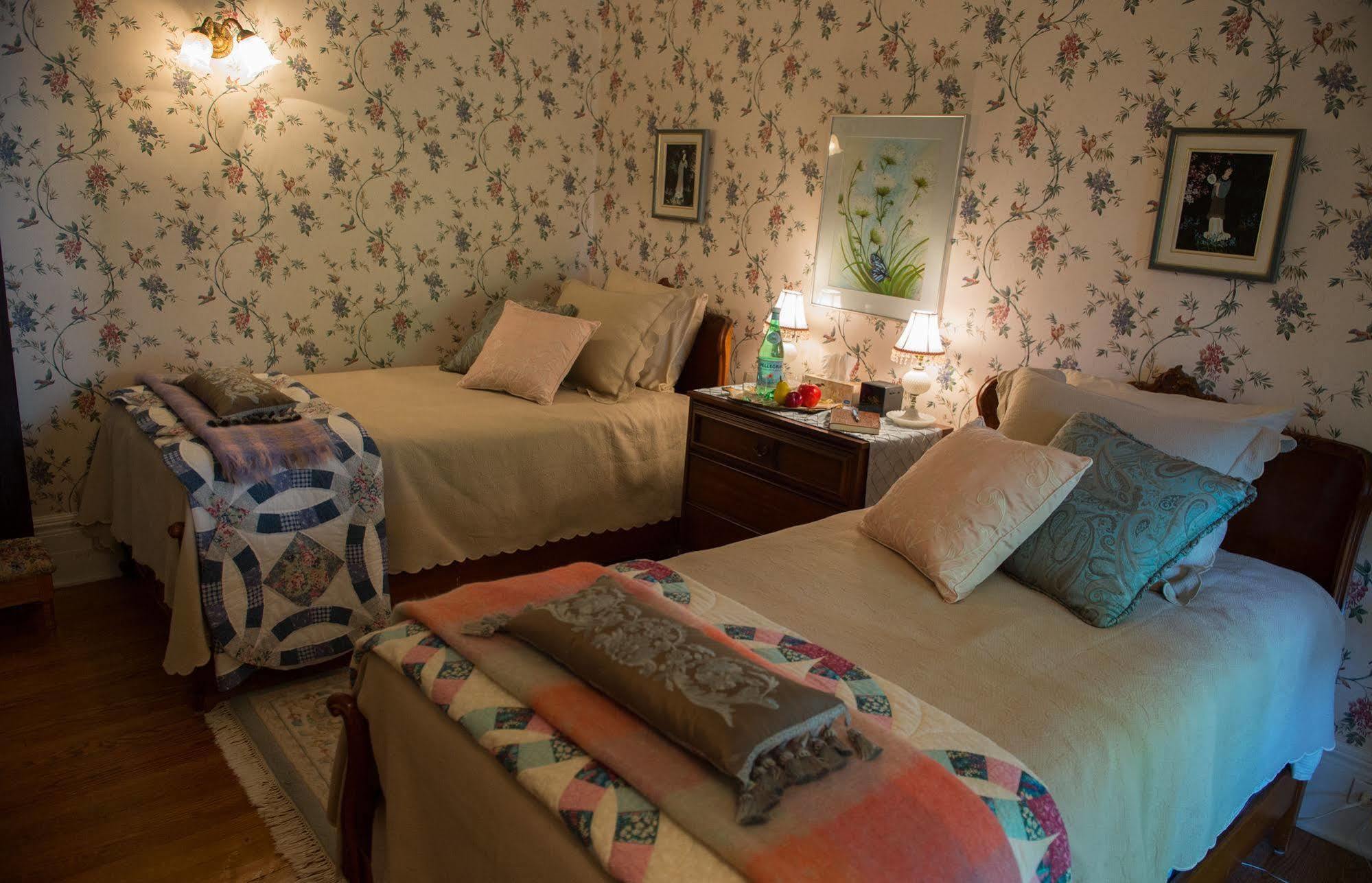 Montrose Inn Belleville Eksteriør bilde