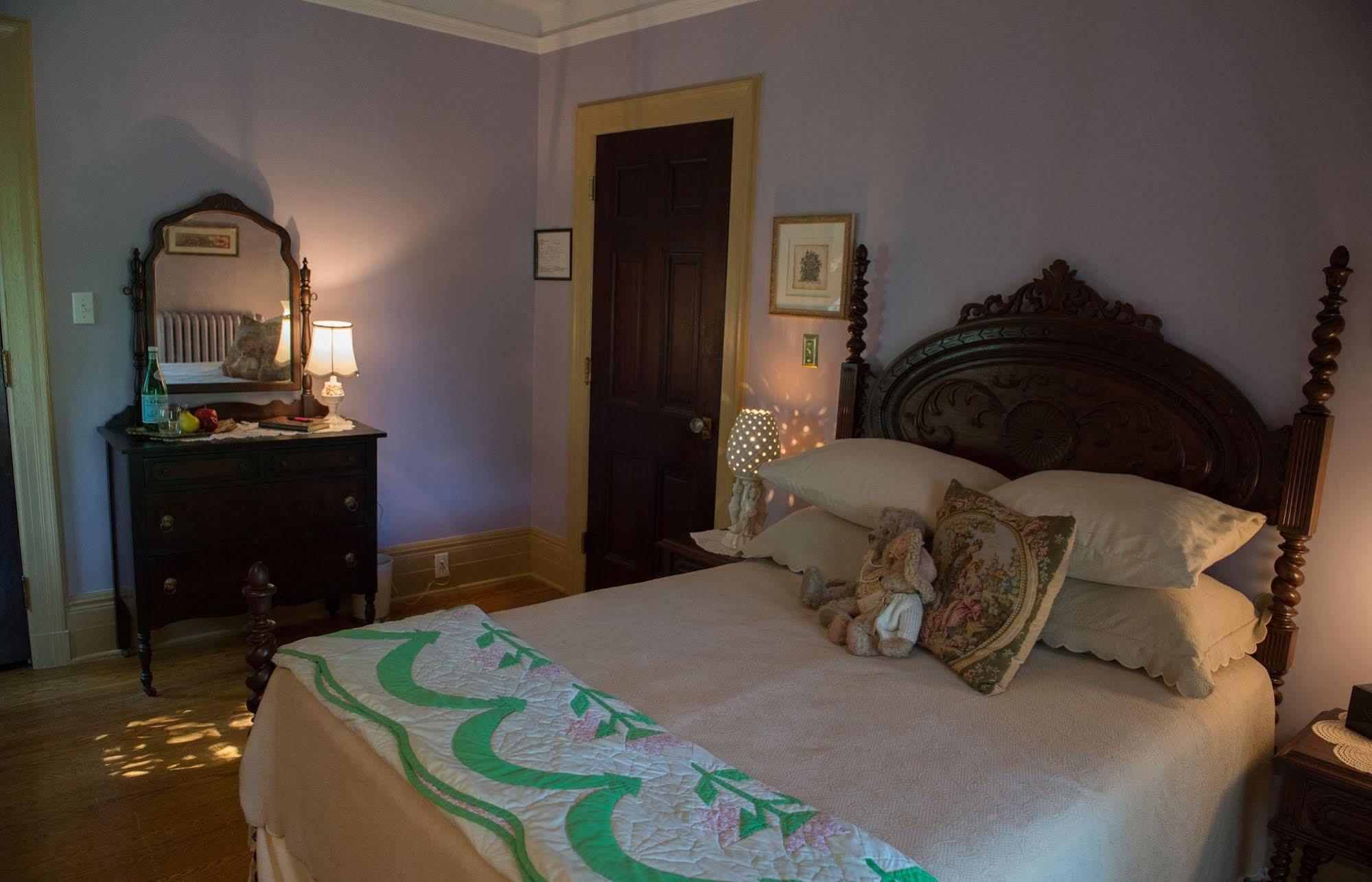 Montrose Inn Belleville Eksteriør bilde